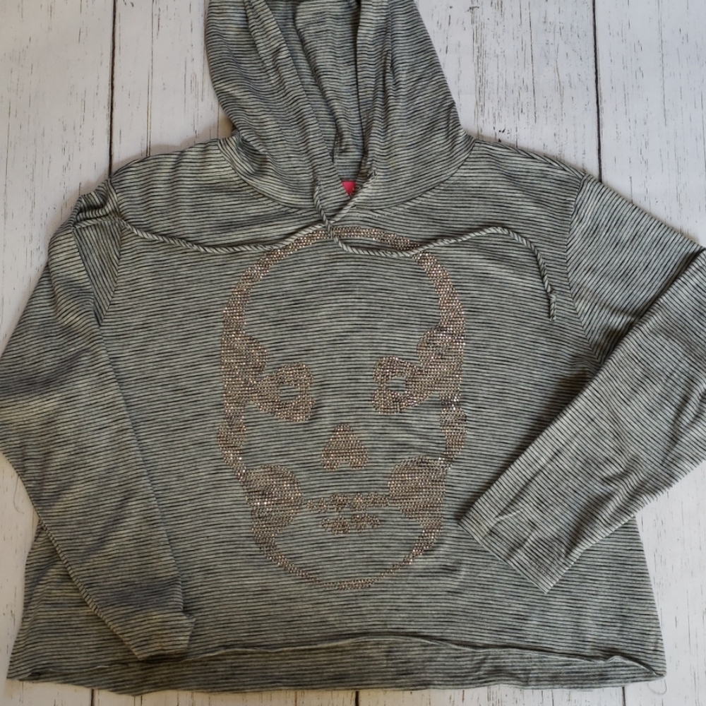 me.n.u gray and black striped skull light hoodie